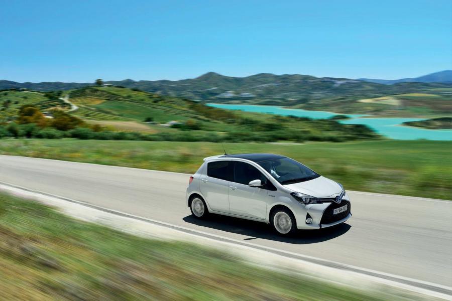 Toyota Yaris Hybrid 2014 года  (фото 17 из 29)